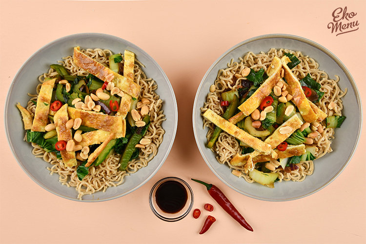 Noodles met paksoi en paprika